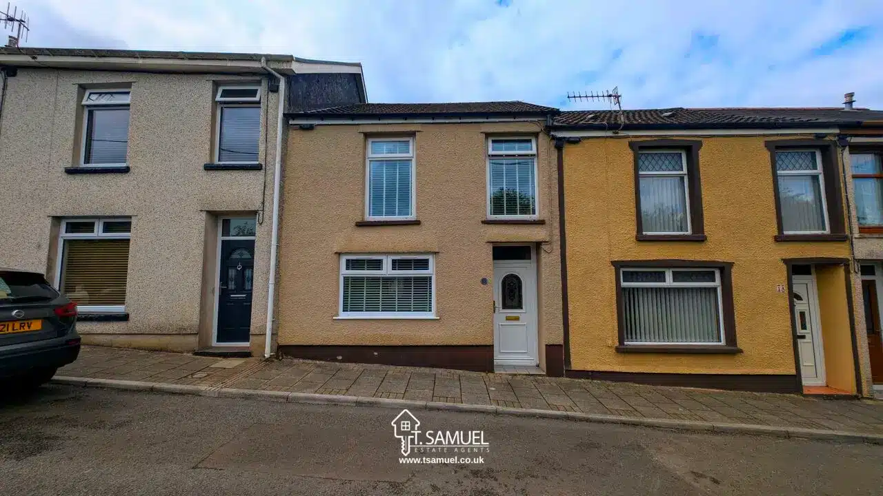 Properties for sale with aberdare estate agents T Samuel