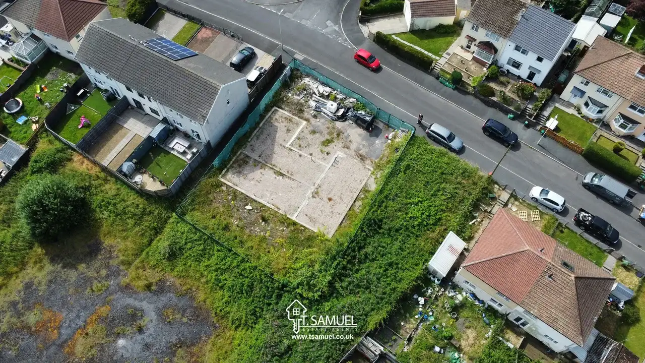 Land in Cartref Ni Derlwyn, Penywaun